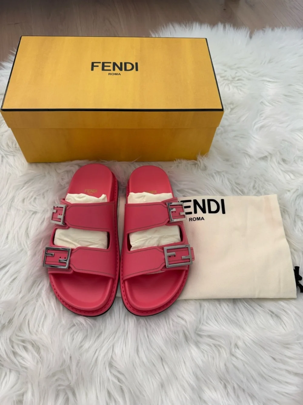 Fendi Feel logo-buckle sandals - Picture 2 of 11